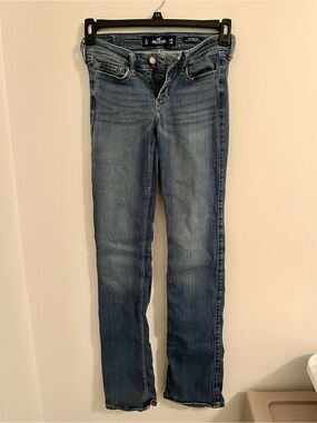 1 Long Hollister Women's Jeans in Faded Blue Wash